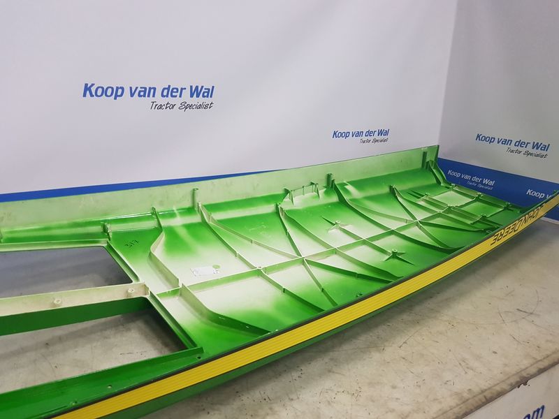 SHEETMETAL - John Deere 6R Series . - Image 10