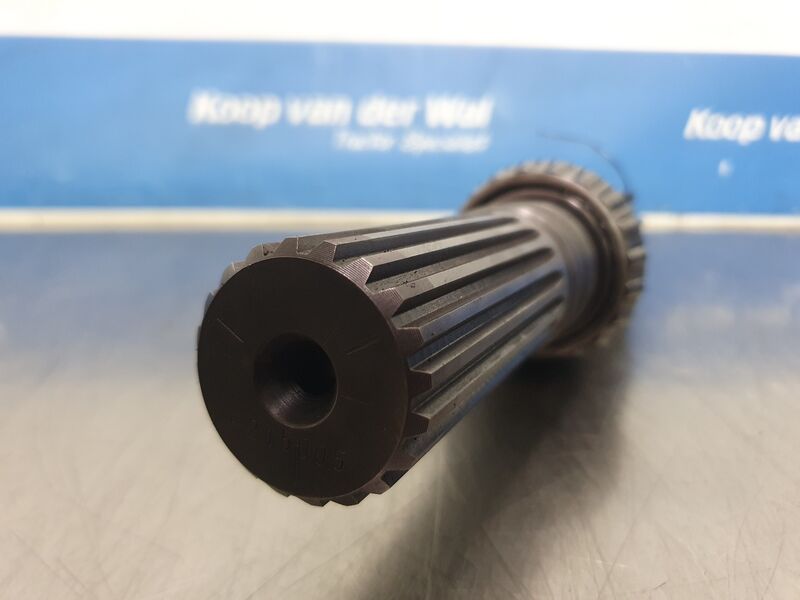 FOURWHEELDRIVEAXLE - John Deere 7430 / 7530 Series - Image 2