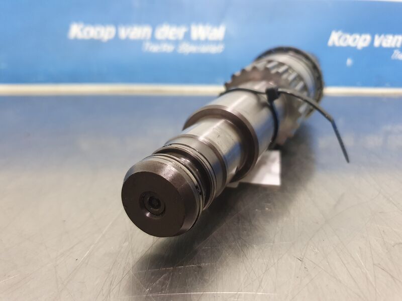 FOURWHEELDRIVEAXLE - John Deere 7430 / 7530 Series - Image 3