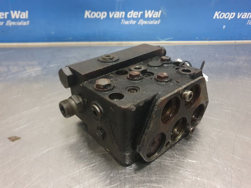 GEARBOXHOUSE - New Holland TSA SERIES 4 cyl.