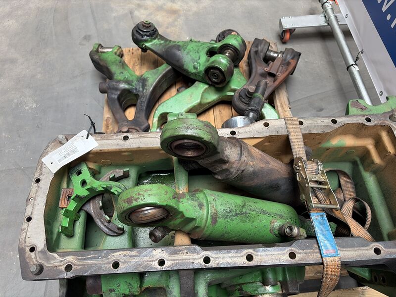 FRONTAXLE - John Deere 8000 Series - Image 6